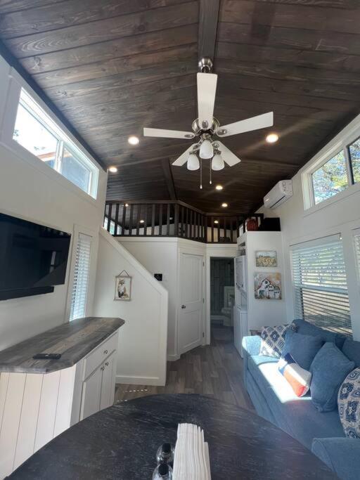 Fox Hollow - Tiny Home With Cypress Creek Access, Park Like Setting 윔벌리 외부 사진