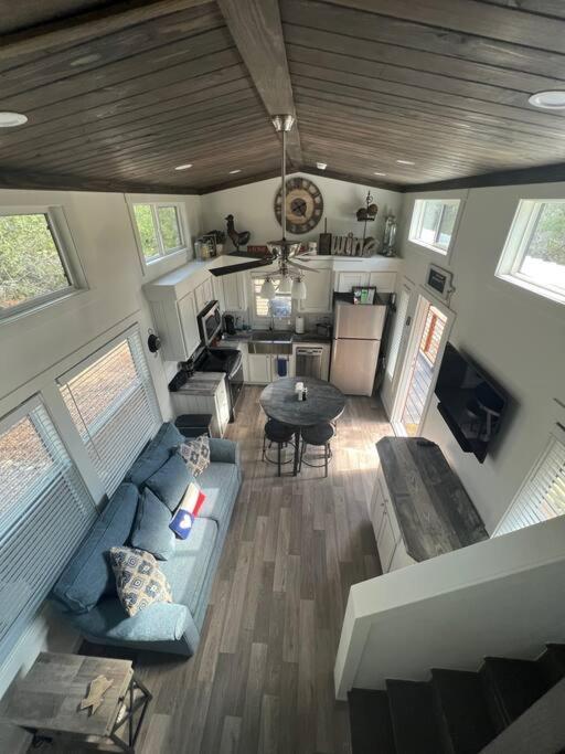 Fox Hollow - Tiny Home With Cypress Creek Access, Park Like Setting 윔벌리 외부 사진